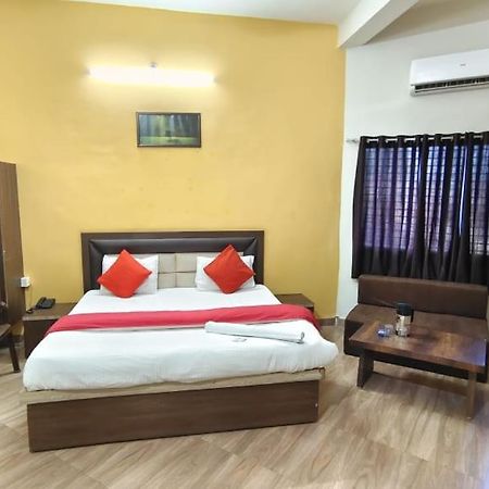 Hotel Shivanjali Palace Ujjain Bagian luar foto