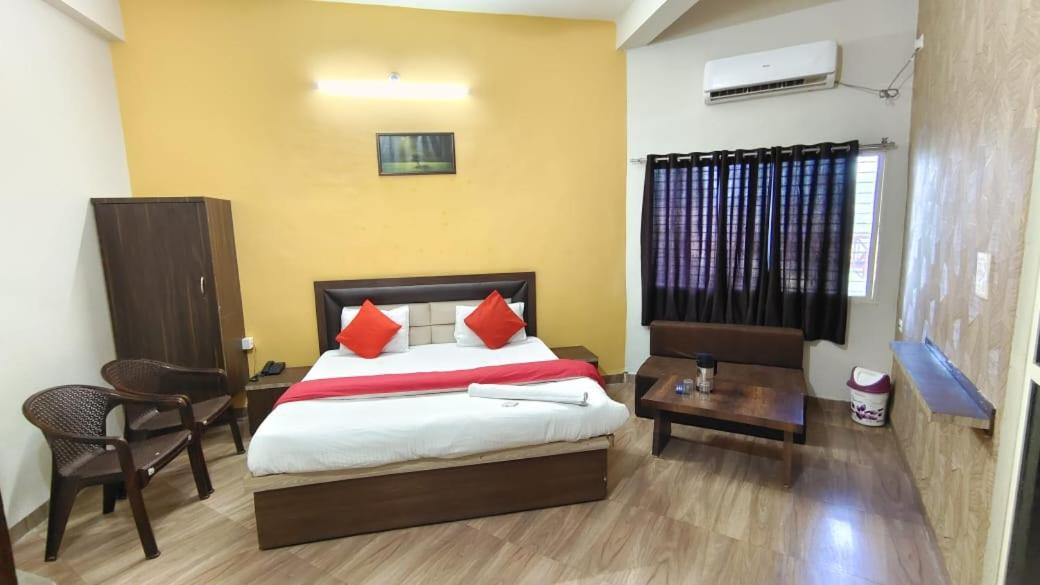 Hotel Shivanjali Palace Ujjain Bagian luar foto