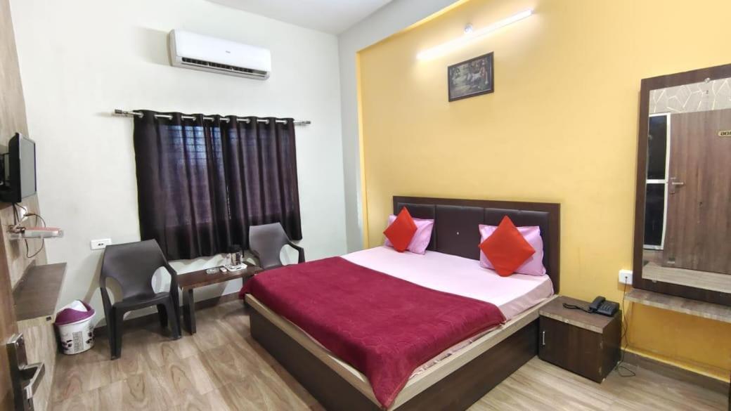 Hotel Shivanjali Palace Ujjain Bagian luar foto