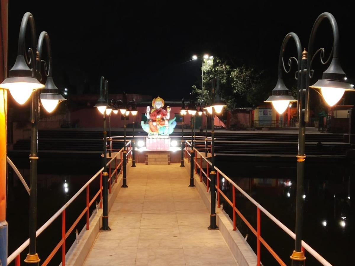 Hotel Shivanjali Palace Ujjain Bagian luar foto