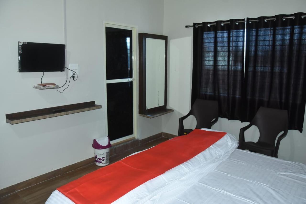 Hotel Shivanjali Palace Ujjain Bagian luar foto