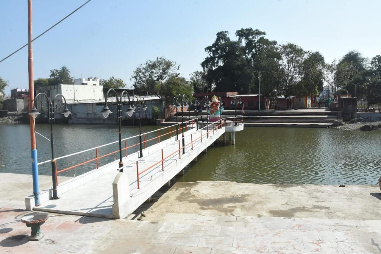Hotel Shivanjali Palace Ujjain Bagian luar foto