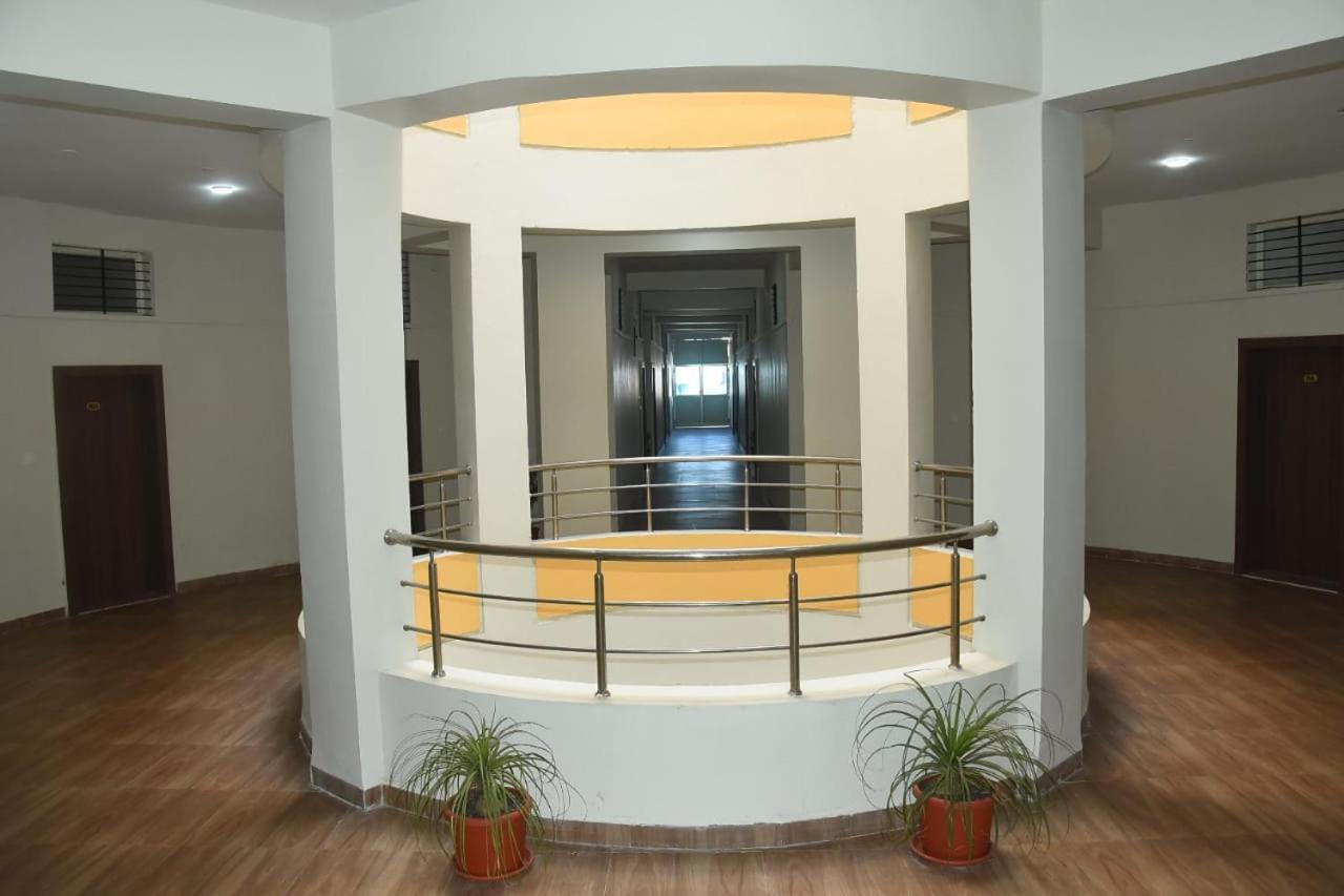 Hotel Shivanjali Palace Ujjain Bagian luar foto