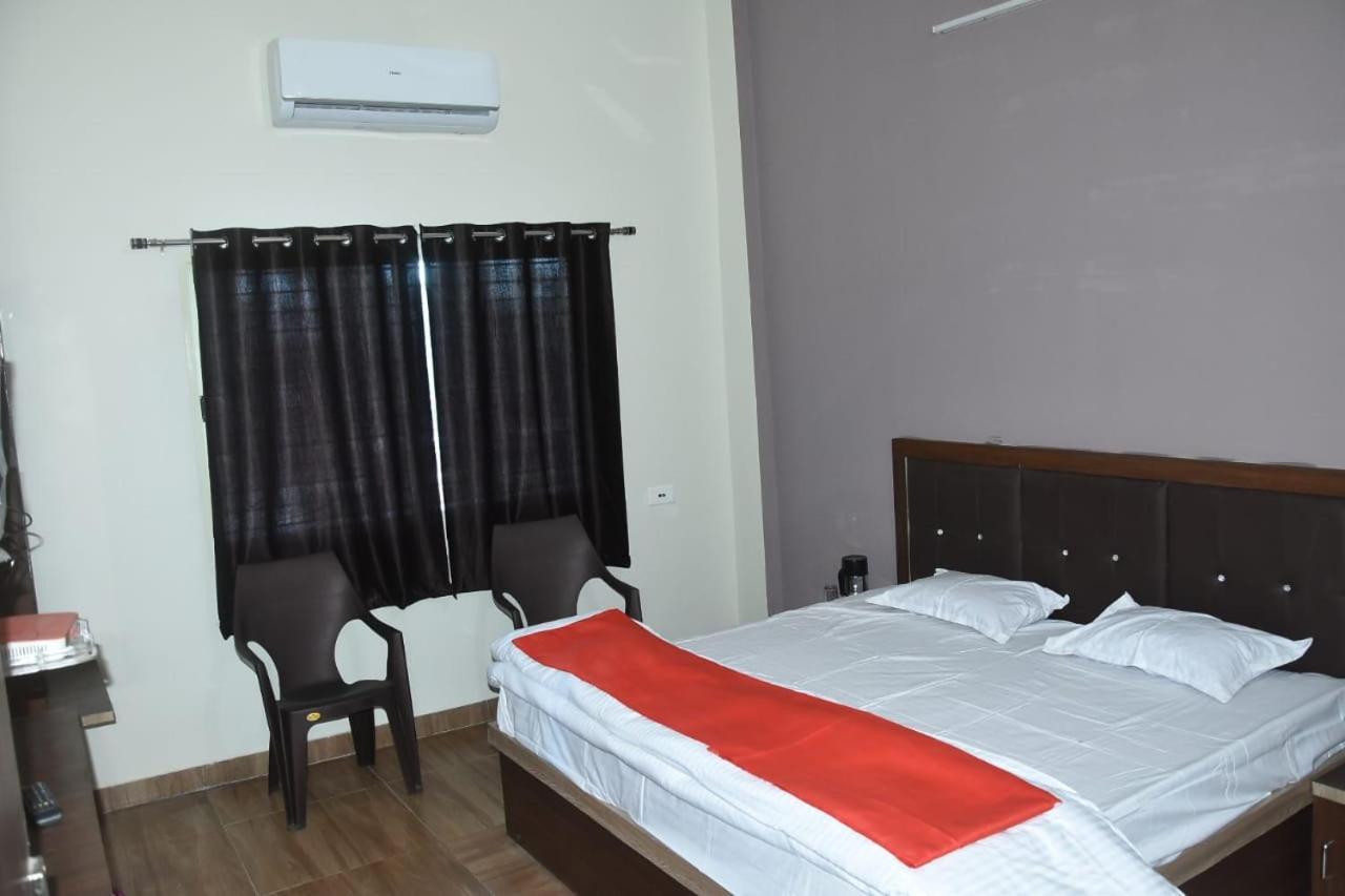 Hotel Shivanjali Palace Ujjain Bagian luar foto