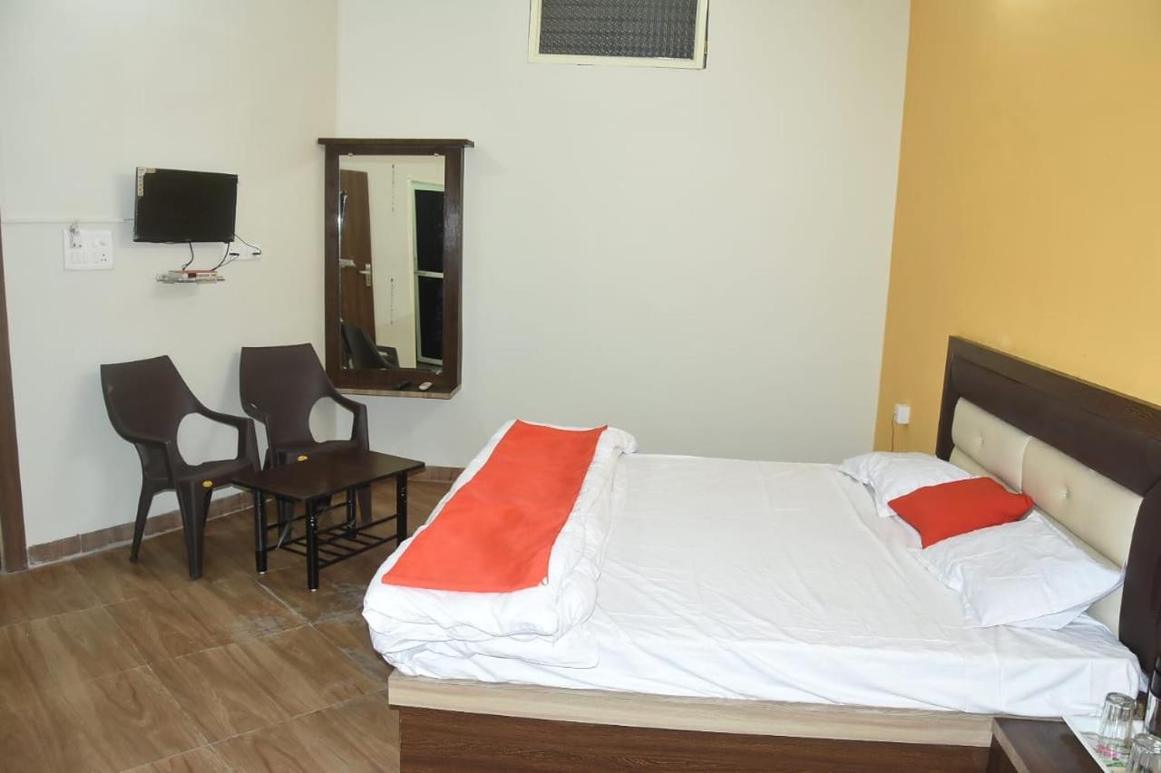 Hotel Shivanjali Palace Ujjain Bagian luar foto